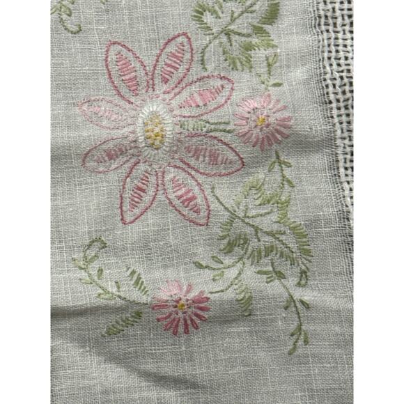 2 Piece Lot Vintage Table Runners Cloths Pink Embroidered Flowers Dainty Granny - Picture 5 of 7